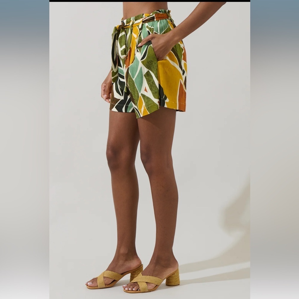 SugarLips Renia Tropical Miley Sleeveless Blouse & Wave High Waisted Shorts Set - Picture 7 of 9